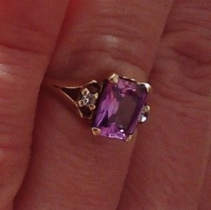VINTAGE GOLD AMETHYST AND DIAMOND RING